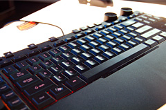 画像ギャラリー No.009のサムネイル画像 / ［NVISION 08＃02］Microsoftのゲーマー向けキーボード「SideWinder X6 Keyboard」とOCZのゲーマー向けマウス「Dominatrix」が“プレイアブル”展示