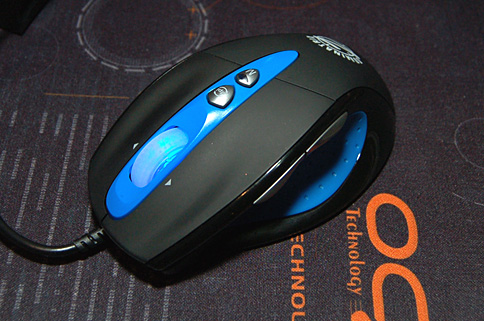 画像ギャラリー No.010のサムネイル画像 / ［NVISION 08＃02］Microsoftのゲーマー向けキーボード「SideWinder X6 Keyboard」とOCZのゲーマー向けマウス「Dominatrix」が“プレイアブル”展示