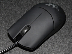 画像ギャラリー No.002のサムネイル画像 / 3ボタン仕様のゲーマー向けマウス「Razer Salmosa」,重量は90gに。GIGABYTEとASUSはゲーマー向けキーボードを公開