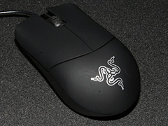 画像ギャラリー No.003のサムネイル画像 / 3ボタン仕様のゲーマー向けマウス「Razer Salmosa」,重量は90gに。GIGABYTEとASUSはゲーマー向けキーボードを公開