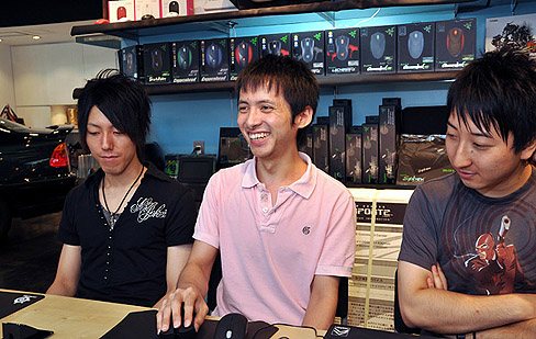 画像ギャラリー No.027のサムネイル画像 / KeNNy，uNleashed & fumio×MSY。「ゲーマー視点でRazer Mambaを評価する」座談会レポートを掲載