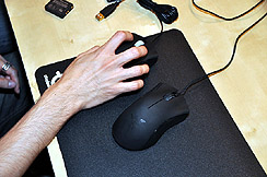 画像ギャラリー No.030のサムネイル画像 / KeNNy，uNleashed & fumio×MSY。「ゲーマー視点でRazer Mambaを評価する」座談会レポートを掲載