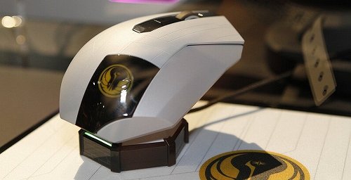 画像ギャラリー No.009のサムネイル画像 / ［E3 2011］Razerから「Star Wars: The Old Republic」とのタイアップ製品が登場。Star Wars仕様のマウスやキーボードを撮影してきた