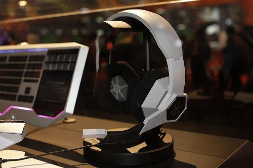 画像ギャラリー No.014のサムネイル画像 / ［E3 2011］Razerから「Star Wars: The Old Republic」とのタイアップ製品が登場。Star Wars仕様のマウスやキーボードを撮影してきた