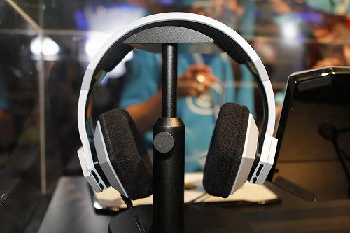 画像ギャラリー No.015のサムネイル画像 / ［E3 2011］Razerから「Star Wars: The Old Republic」とのタイアップ製品が登場。Star Wars仕様のマウスやキーボードを撮影してきた