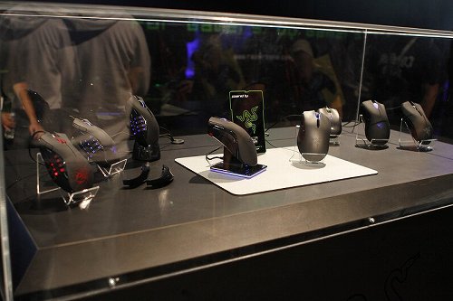 画像ギャラリー No.023のサムネイル画像 / ［E3 2011］Razerから「Star Wars: The Old Republic」とのタイアップ製品が登場。Star Wars仕様のマウスやキーボードを撮影してきた