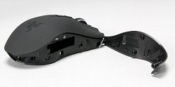 画像ギャラリー No.009のサムネイル画像 / 「MMO向けマウス」はワイヤレス＆ワイヤード接続両対応化でどう変わったか。「Razer Naga Epic」レビュー