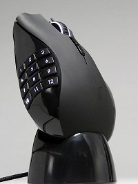 画像ギャラリー No.028のサムネイル画像 / 「MMO向けマウス」はワイヤレス＆ワイヤード接続両対応化でどう変わったか。「Razer Naga Epic」レビュー