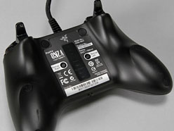 画像ギャラリー No.011のサムネイル画像 / Razerの初のゲームパッド「Razer Onza Tournament Edition」レビュー。Xbox 360純正パッドからの乗り換え候補になり得る