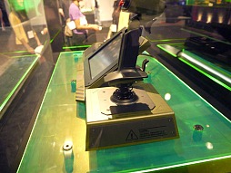 画像ギャラリー No.003のサムネイル画像 / ［E3 2012］Razerブースに新作マウス「Razer Taipan」と「MechWarrior Online」専用コントローラが出展
