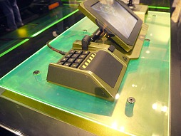 画像ギャラリー No.004のサムネイル画像 / ［E3 2012］Razerブースに新作マウス「Razer Taipan」と「MechWarrior Online」専用コントローラが出展
