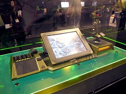 画像ギャラリー No.005のサムネイル画像 / ［E3 2012］Razerブースに新作マウス「Razer Taipan」と「MechWarrior Online」専用コントローラが出展