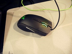 画像ギャラリー No.014のサムネイル画像 / ［E3 2012］Razerブースに新作マウス「Razer Taipan」と「MechWarrior Online」専用コントローラが出展