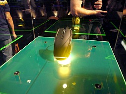 画像ギャラリー No.019のサムネイル画像 / ［E3 2012］Razerブースに新作マウス「Razer Taipan」と「MechWarrior Online」専用コントローラが出展