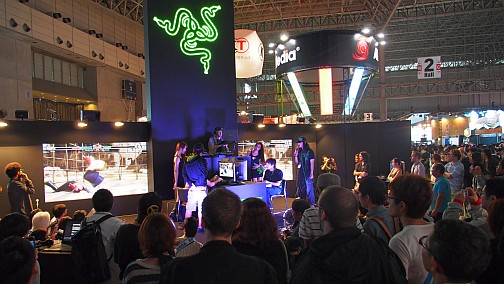 画像ギャラリー No.001のサムネイル画像 / ［TGS 2012］RazerのXbox 360用アーケードスティックがTGS 2012でプレイアブル展示。Team Razerの板橋ザンギエフ＆ふ〜ど両氏に，その使い勝手を聞いてみた
