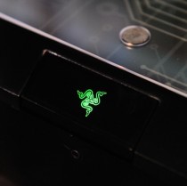 画像ギャラリー No.005のサムネイル画像 / ［TGS 2012］RazerのXbox 360用アーケードスティックがTGS 2012でプレイアブル展示。Team Razerの板橋ザンギエフ＆ふ〜ど両氏に，その使い勝手を聞いてみた