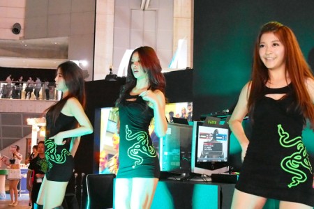 画像ギャラリー No.011のサムネイル画像 / ［TGS 2012］RazerのXbox 360用アーケードスティックがTGS 2012でプレイアブル展示。Team Razerの板橋ザンギエフ＆ふ〜ど両氏に，その使い勝手を聞いてみた