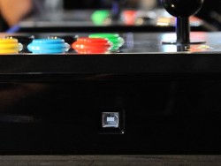 画像ギャラリー No.010のサムネイル画像 / アーケードスティックの新星,RazerのXbox 360用アーケードスティックはいかにして生まれ,どこを目指すのか。Razerの担当者に聞いてみた