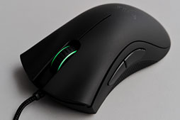 画像ギャラリー No.002のサムネイル画像 / 「Razer DeathAdder 2013」レビュー。光学センサーが変わった「だけ」じゃない最新モデルをチェックする