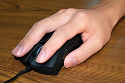 画像ギャラリー No.037のサムネイル画像 / 「Razer DeathAdder 2013」レビュー。光学センサーが変わった「だけ」じゃない最新モデルをチェックする