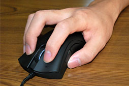 画像ギャラリー No.039のサムネイル画像 / 「Razer DeathAdder 2013」レビュー。光学センサーが変わった「だけ」じゃない最新モデルをチェックする