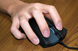 画像ギャラリー No.040のサムネイル画像 / 「Razer DeathAdder 2013」レビュー。光学センサーが変わった「だけ」じゃない最新モデルをチェックする