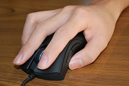 画像ギャラリー No.041のサムネイル画像 / 「Razer DeathAdder 2013」レビュー。光学センサーが変わった「だけ」じゃない最新モデルをチェックする