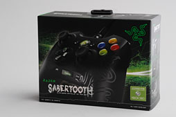 画像ギャラリー No.002のサムネイル画像 / Razer,Xbox 360&PC向けの多ボタン&高機能ゲームパッド「Sabertooth」を発表。さっそく使ってみた