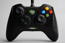 画像ギャラリー No.007のサムネイル画像 / Razer,Xbox 360&PC向けの多ボタン&高機能ゲームパッド「Sabertooth」を発表。さっそく使ってみた