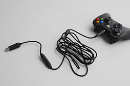 画像ギャラリー No.009のサムネイル画像 / Razer,Xbox 360&PC向けの多ボタン&高機能ゲームパッド「Sabertooth」を発表。さっそく使ってみた
