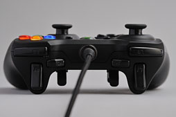 画像ギャラリー No.010のサムネイル画像 / Razer,Xbox 360&PC向けの多ボタン&高機能ゲームパッド「Sabertooth」を発表。さっそく使ってみた