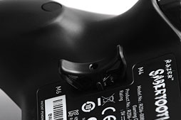 画像ギャラリー No.013のサムネイル画像 / Razer,Xbox 360&PC向けの多ボタン&高機能ゲームパッド「Sabertooth」を発表。さっそく使ってみた