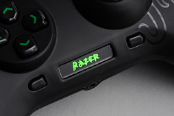 画像ギャラリー No.014のサムネイル画像 / Razer,Xbox 360&PC向けの多ボタン&高機能ゲームパッド「Sabertooth」を発表。さっそく使ってみた