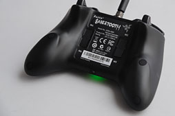 画像ギャラリー No.017のサムネイル画像 / Razer,Xbox 360&PC向けの多ボタン&高機能ゲームパッド「Sabertooth」を発表。さっそく使ってみた