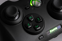 画像ギャラリー No.023のサムネイル画像 / Razer,Xbox 360&PC向けの多ボタン&高機能ゲームパッド「Sabertooth」を発表。さっそく使ってみた