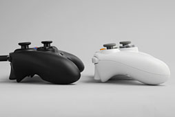 画像ギャラリー No.025のサムネイル画像 / Razer,Xbox 360&PC向けの多ボタン&高機能ゲームパッド「Sabertooth」を発表。さっそく使ってみた