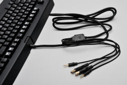 画像ギャラリー No.017のサムネイル画像 / 「Razer BlackWidow Ultimate 2013」を試す。青軸採用のゲーマー向けキーボードは,2013年モデルで何が変わったか