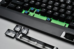 画像ギャラリー No.032のサムネイル画像 / 「Razer BlackWidow Ultimate 2013」を試す。青軸採用のゲーマー向けキーボードは,2013年モデルで何が変わったか