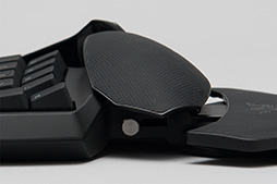 画像ギャラリー No.031のサムネイル画像 / 左手用キーパッドの新顔「Razer Orbweaver」レビュー。Razerらしいデザインに一新され，カスタマイズ性も高く