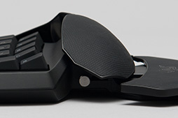 画像ギャラリー No.032のサムネイル画像 / 左手用キーパッドの新顔「Razer Orbweaver」レビュー。Razerらしいデザインに一新され，カスタマイズ性も高く