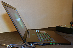 画像ギャラリー No.014のサムネイル画像 / ［COMPUTEX］AtroxのPS3版は？ Bladeの日本発売は？ Razerの新製品をチェックしつつ，CEOに気になるところを聞いてみた