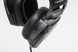 画像ギャラリー No.009のサムネイル画像 / アナログ接続のリアル7.1chサラウンドヘッドセット「Razer Tiamat 7.1」レビュー。その完成度と「使い方」を明らかにする