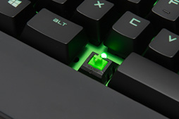 画像ギャラリー No.019のサムネイル画像 / Razer独自の「緑軸」「オレンジ軸」メカニカルキースイッチは買いか？ ゲーマー向けキーボード「BlackWidow」の新モデルをテスト