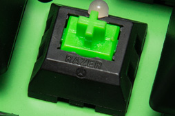 画像ギャラリー No.024のサムネイル画像 / Razer独自の「緑軸」「オレンジ軸」メカニカルキースイッチは買いか？ ゲーマー向けキーボード「BlackWidow」の新モデルをテスト