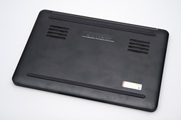 画像ギャラリー No.005のサムネイル画像 / 「Razer Blade（2014）」ファーストインプレッション。ついに日本へやってきたRazer印のノートPCは薄くて熱い!?