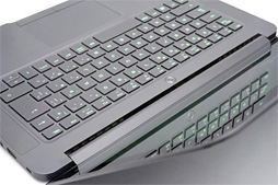 画像ギャラリー No.006のサムネイル画像 / 「Razer Blade（2014）」ファーストインプレッション。ついに日本へやってきたRazer印のノートPCは薄くて熱い!?