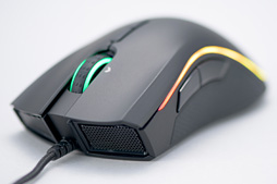 画像ギャラリー No.002のサムネイル画像 / 「Razer Mamba Tournament Edition」レビュー。新世代レーザーセンサー搭載のハイエンドマウスはさすがの完成度だ
