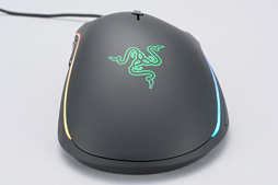 画像ギャラリー No.018のサムネイル画像 / 「Razer Mamba Tournament Edition」レビュー。新世代レーザーセンサー搭載のハイエンドマウスはさすがの完成度だ