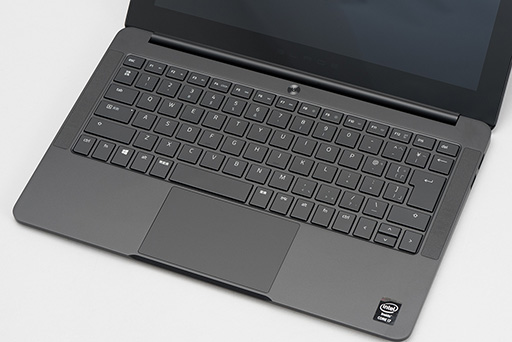 画像ギャラリー No.015のサムネイル画像 / 単体GPUを持たないRazer製Ultrabookは意外な優等生。「Blade Stealth」ファーストインプレッション