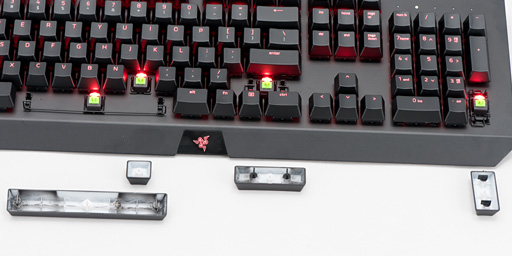 画像ギャラリー No.010のサムネイル画像 / 「Razer BlackWidow X Chroma」英語配列モデルを試す。「X」付きのBlackWidowは,従来モデルと何が違うのか
